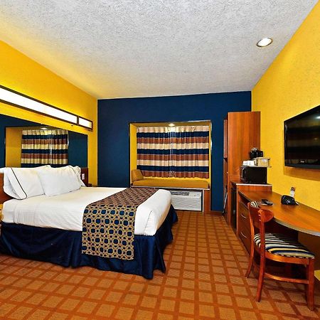 Microtel Inn & Suites By Wyndham New Braunfels I-35 Bagian luar foto