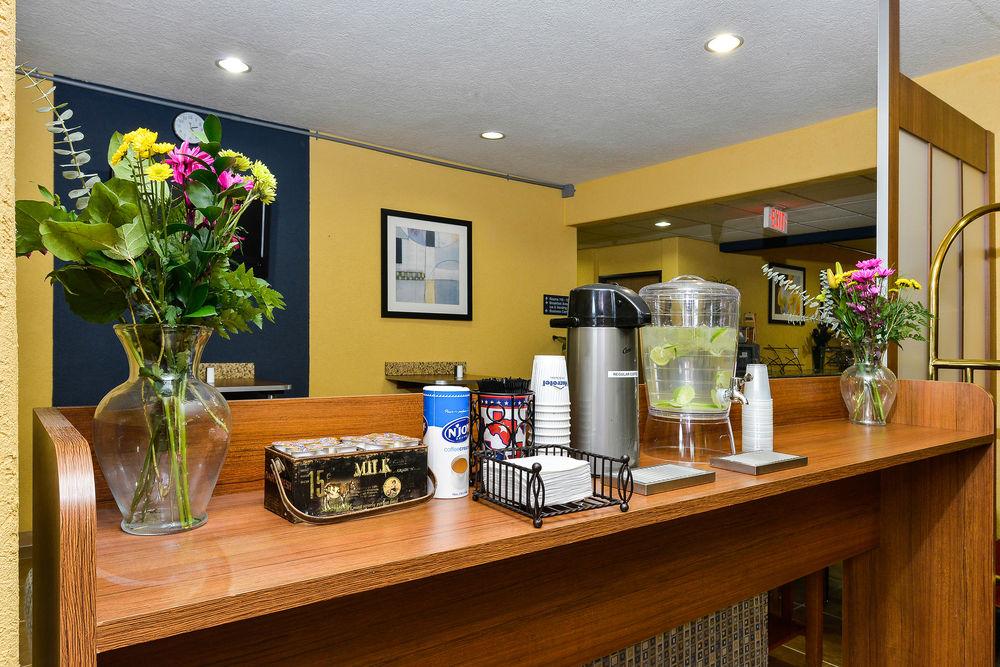 Microtel Inn & Suites By Wyndham New Braunfels I-35 Bagian luar foto