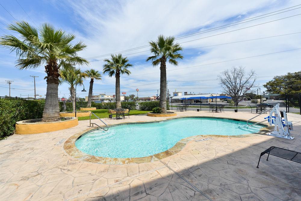 Microtel Inn & Suites By Wyndham New Braunfels I-35 Bagian luar foto