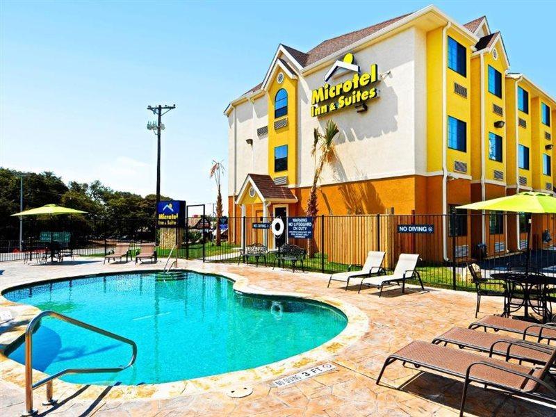 Microtel Inn & Suites By Wyndham New Braunfels I-35 Bagian luar foto