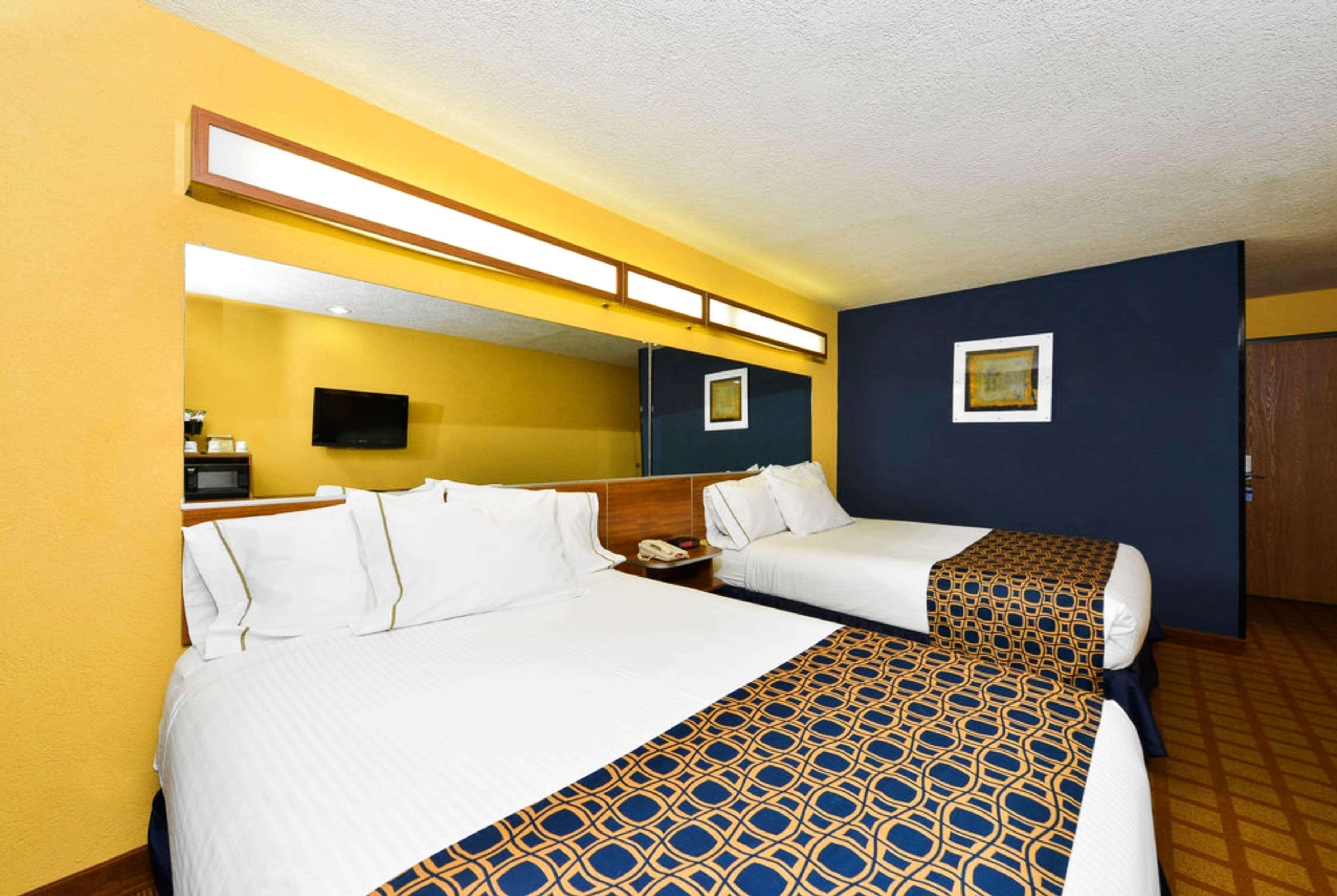 Microtel Inn & Suites By Wyndham New Braunfels I-35 Bagian luar foto