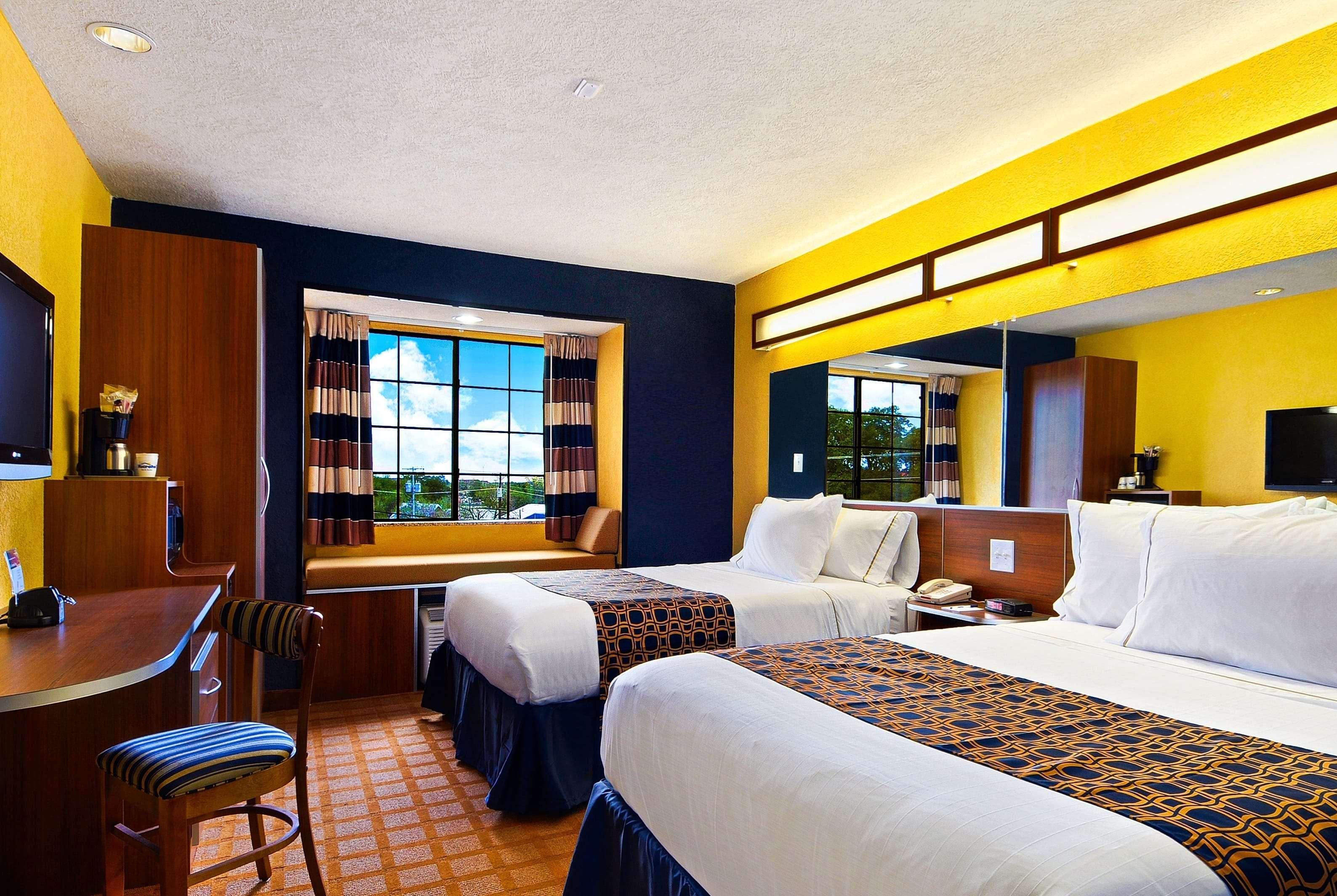 Microtel Inn & Suites By Wyndham New Braunfels I-35 Bagian luar foto