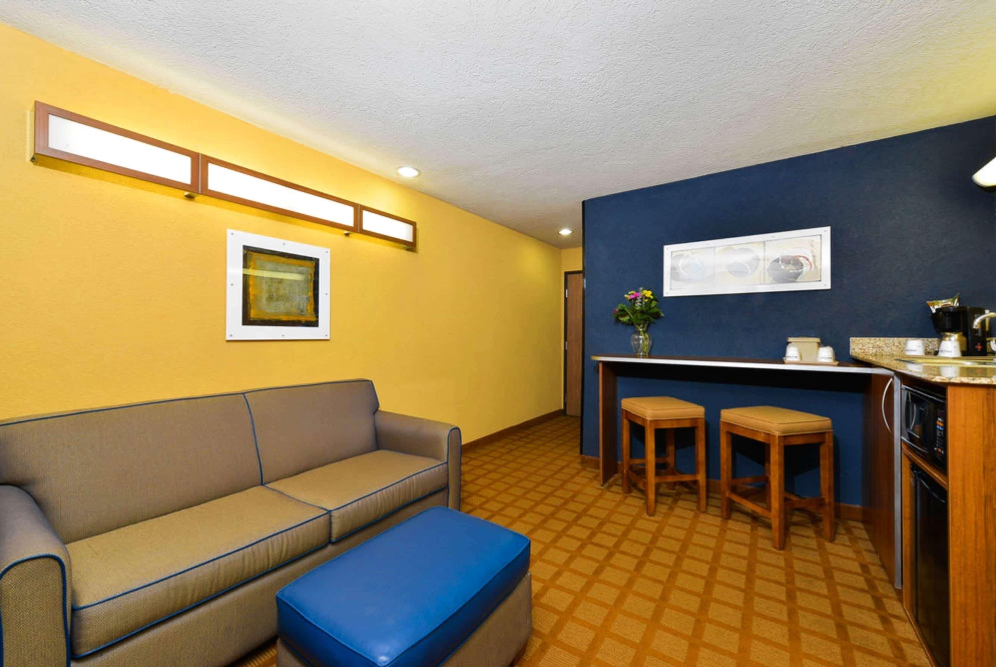 Microtel Inn & Suites By Wyndham New Braunfels I-35 Bagian luar foto