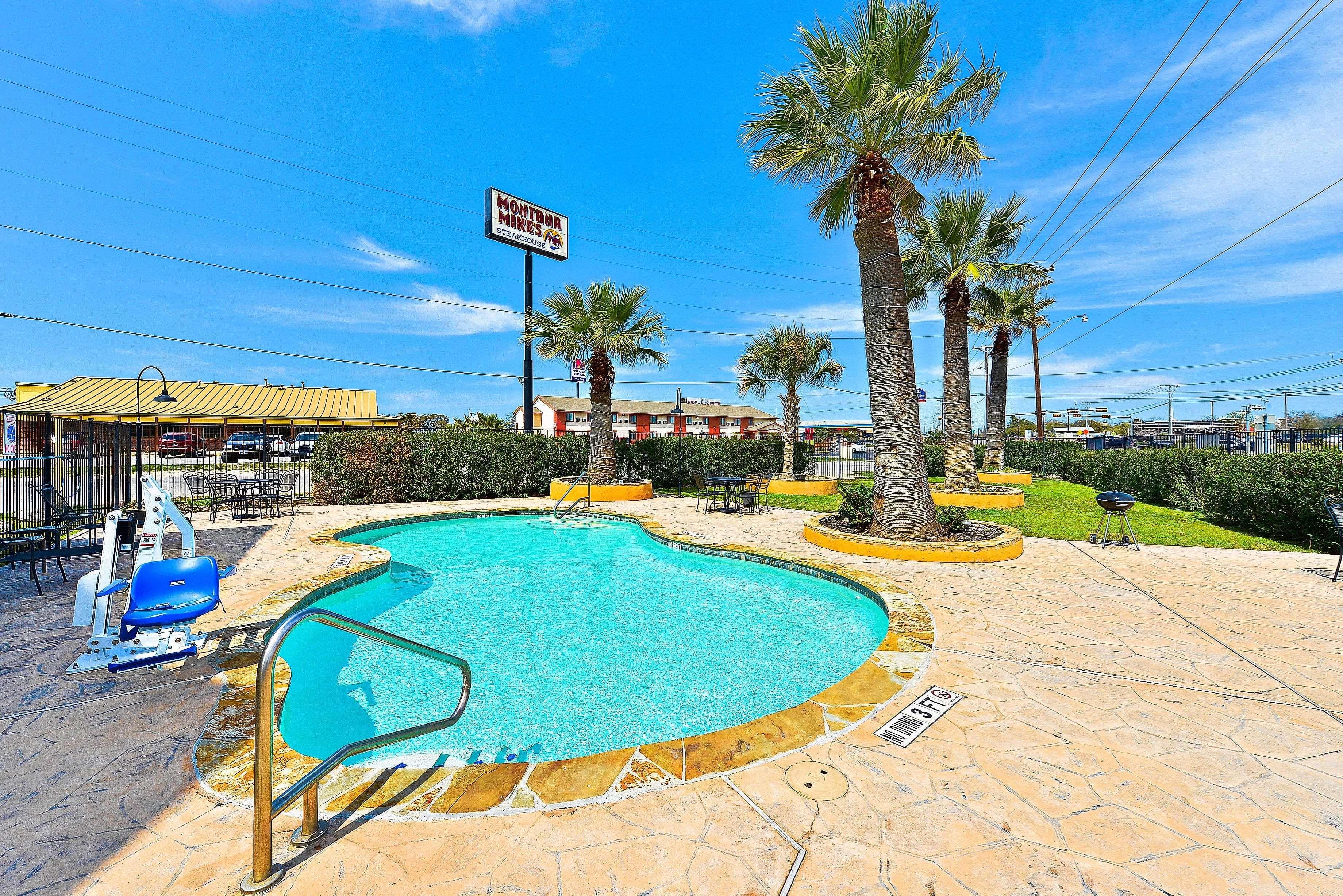 Microtel Inn & Suites By Wyndham New Braunfels I-35 Bagian luar foto