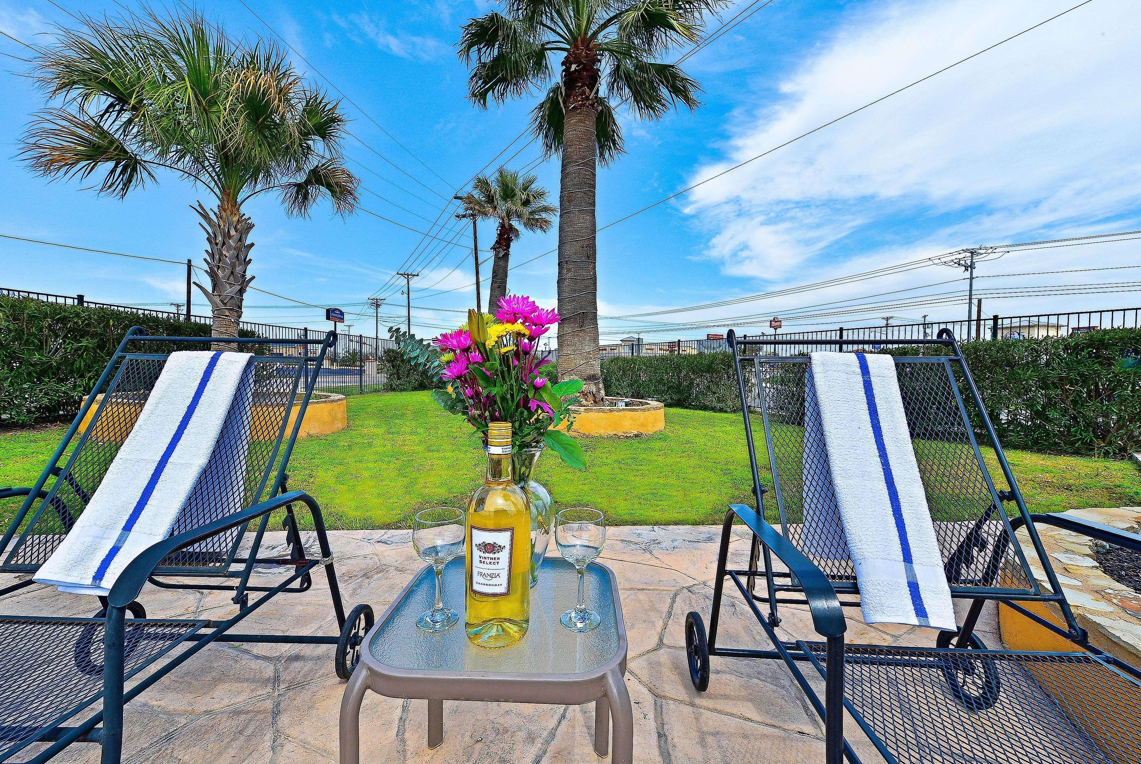 Microtel Inn & Suites By Wyndham New Braunfels I-35 Bagian luar foto