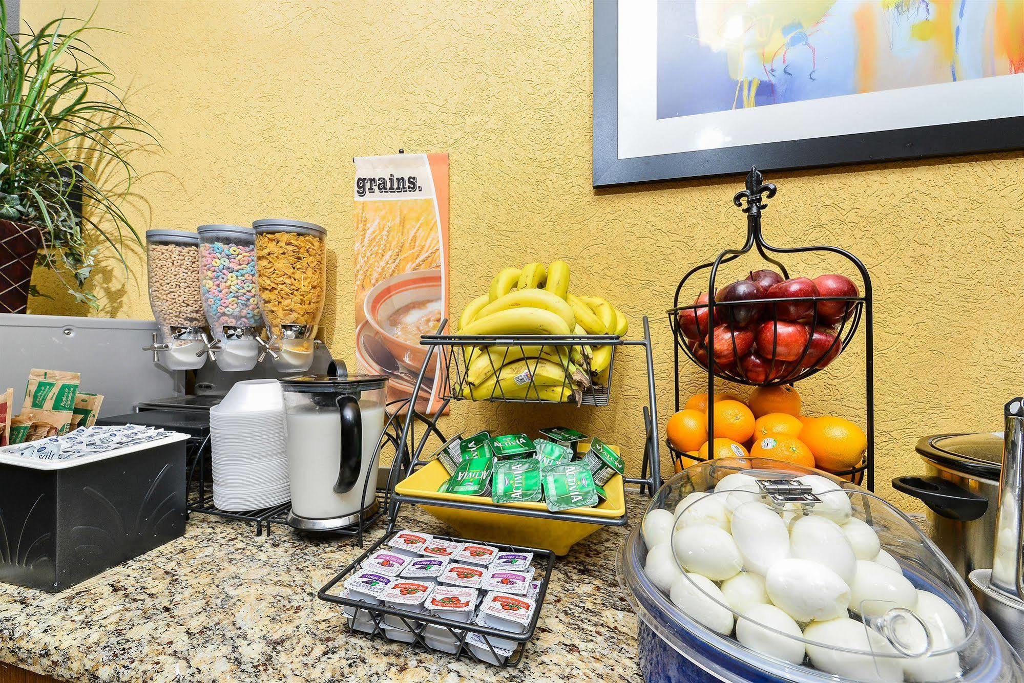 Microtel Inn & Suites By Wyndham New Braunfels I-35 Bagian luar foto