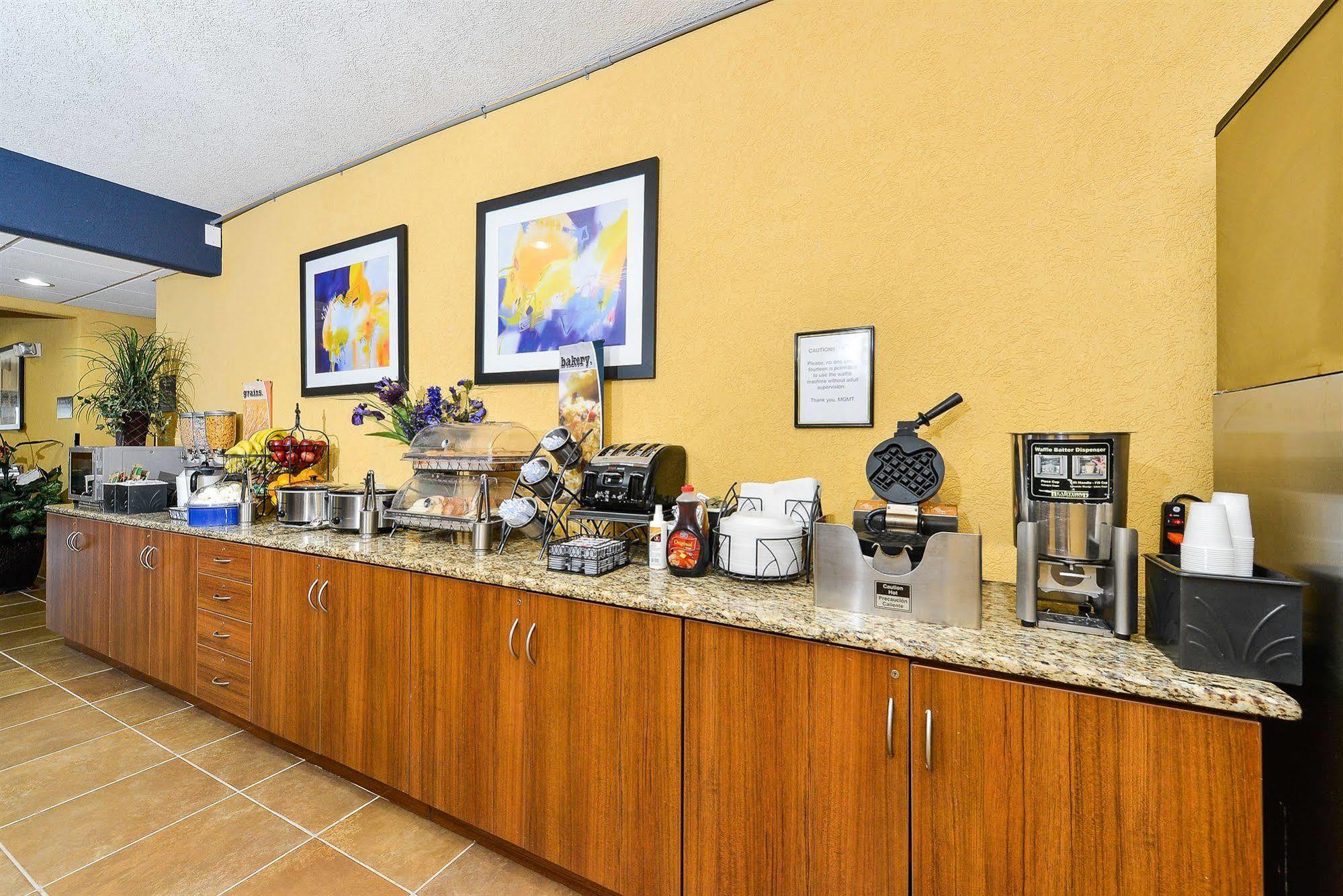 Microtel Inn & Suites By Wyndham New Braunfels I-35 Bagian luar foto