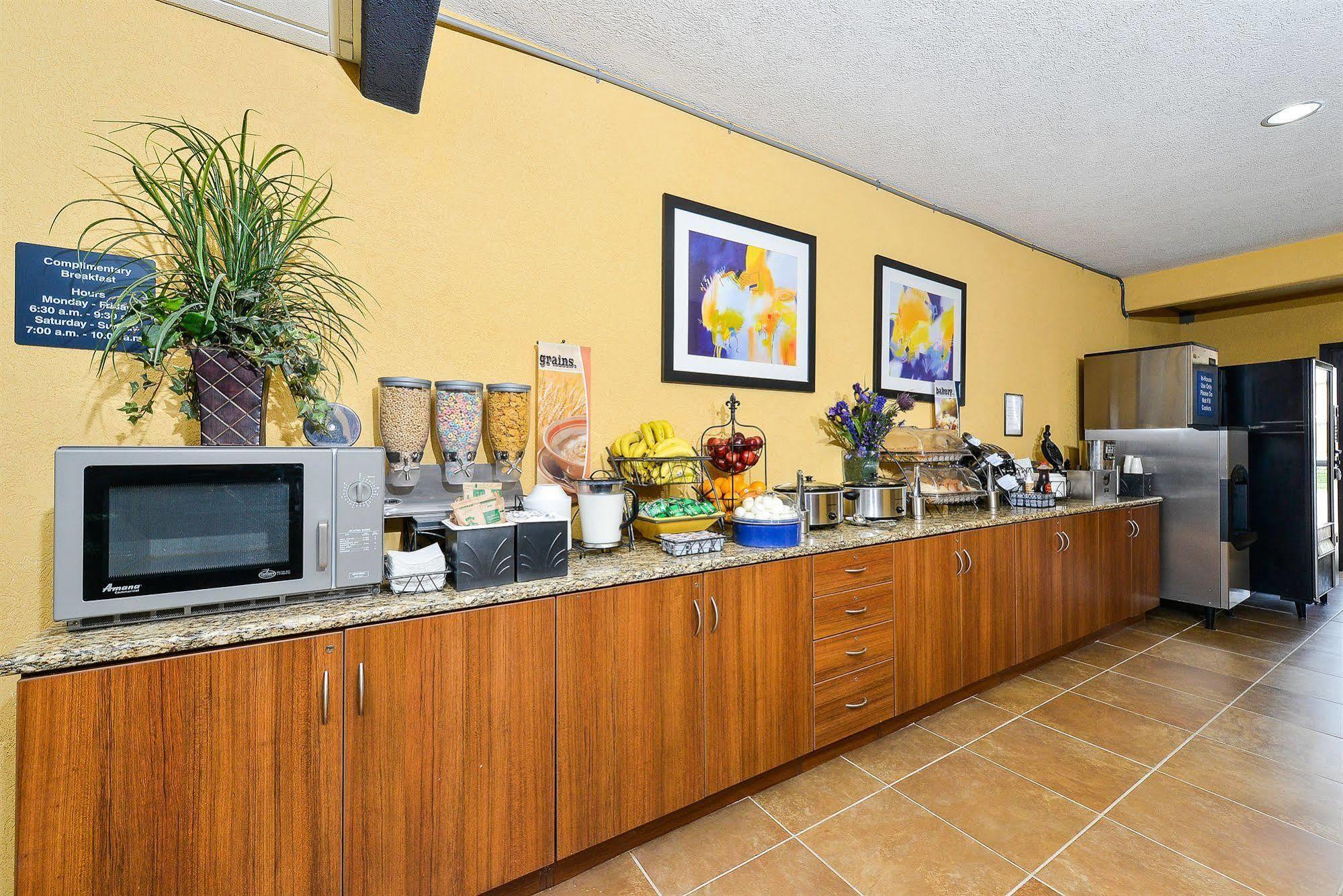 Microtel Inn & Suites By Wyndham New Braunfels I-35 Bagian luar foto