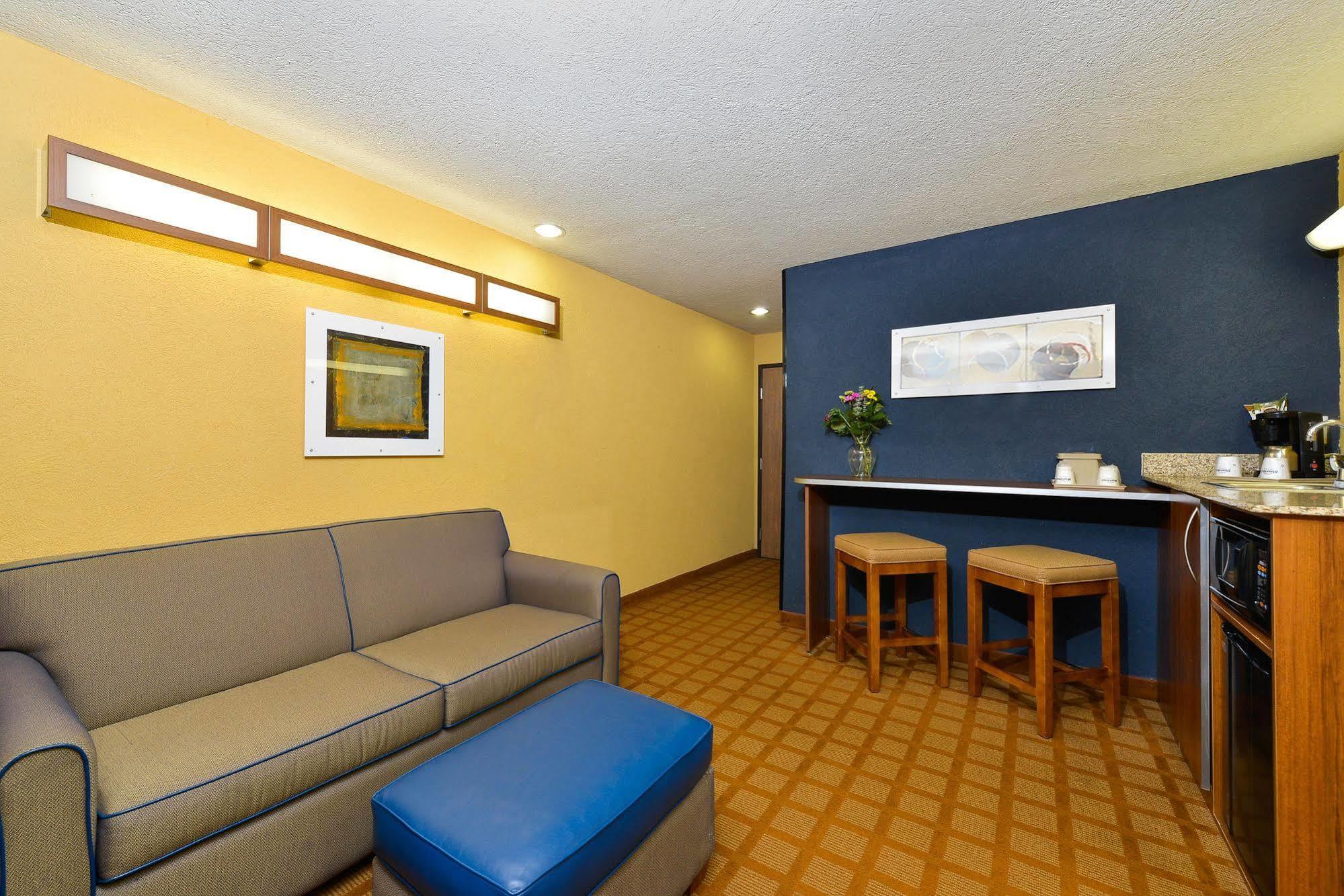 Microtel Inn & Suites By Wyndham New Braunfels I-35 Bagian luar foto